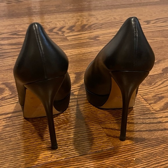 Gucci Nero Pumps - Like New! Size 38, approx 4 in high - Picture 7 of 10